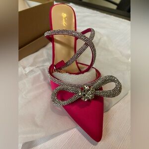 Elegant Pink and White Bow-Embellished Women's Accessory